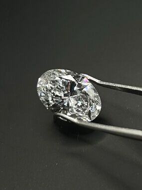 IGI certified 4.03 ct White Oval Brilliant Cut Loose Diamond